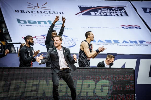Basketball Oldenburg 12 02 2021 Season 2020 2021 easyCredit BBL 18 Matchday EWE Baskets JobStairs GIESSEN 46ers Basketball Oldenburg 12 02 2021 Season 2020 2021 easyCredit BBL 18 Matchday EWE Baskets JobStairs GIESSEN 46ers 10, TIM UHLEMANN, JobStairs GIESSEN 46ers Rolf Scholz, Headcoach, JobStairs GIESSEN 46ers editorial use only commercial use only by arrangement with the photographer Oldenburg Germany
