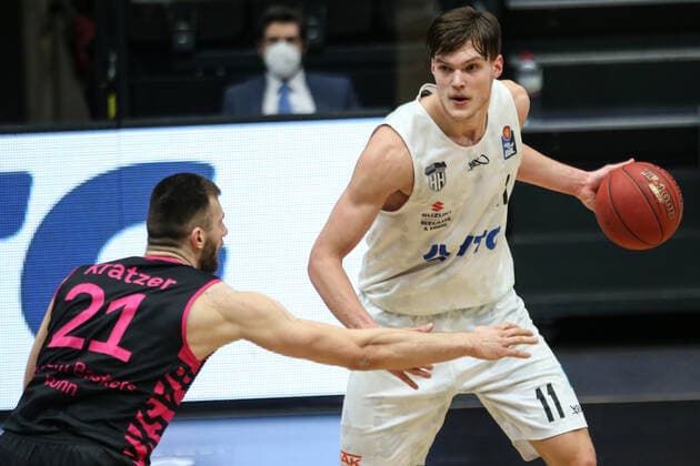 Basketball Germany, 1 Bundesliga, Hamburg Towers Telekom Baskets Bonn, Hamburg, 12 02 2021 Leon Kratzer Bonn, l Maik Kotsar Towers
