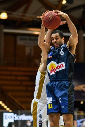 Elias Lasisi HAKRO Merlins Crailsheim defends at the basket, GER, HAKRO Merlins Crailsheim vs Basketball Loewen Braunschweig, 12 02 2021, 18 Spieltag easycredit Basketball Bundesliga, Spielzeit 2020 2021 GER, HAKRO Merlins Crailsheim vs Basketball Loewen Braunschweig, 12 02 2021, 18 Spieltag easycredit Basketball Bundesliga, Spielzeit 2020 2021 Crailsheim Copyright: xEibnerxPressefoto MichaelxMemmlerx EP_MMR