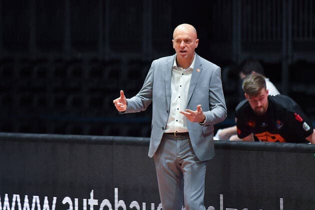 Chemnitz, Germany 12 February 2021 BBL 2020 2021 Niners Chemnitz vs Brose Bamberg coach Rodrigo Pastore Chemnitz , Copyright: xFotostandx xDostmannx