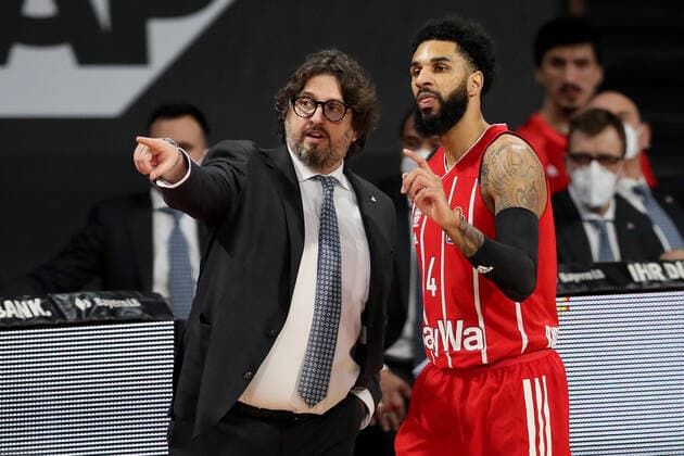 Coach Andrea Trinchieri FCBB and D J Seeley FCBB during the 18th matchday in the Beko BBL Bundesliga on 12 02 2021 GER, Basketballl, Beko BBL Bundesliga, FC Bayern Basketball vs Fraport Skyliners, 12 02 2021 Muenchen Copyright: xMarcelxEngelbrechtx Eibner-Pressefotox EP_met