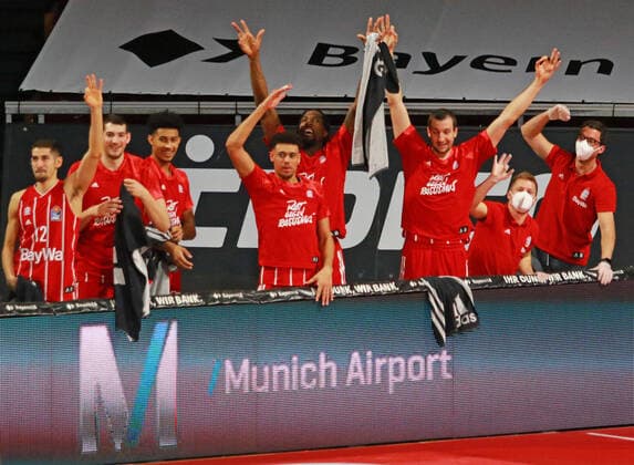f l 12 Diego Flaccadori, Matej Rudan, Jason George, 2 Wade Baldwin, 8 Jalen Reynolds, 16 Paul Zipser FCBB, jubilation jubilation, team jubilation Basketball, 1 Bundesliga, BBL, FC Bayern München, Fraport Skyliners Frankfurt, Audi Dome, 12 02 2021 PHOTO Mladen Lackovic LakoPress