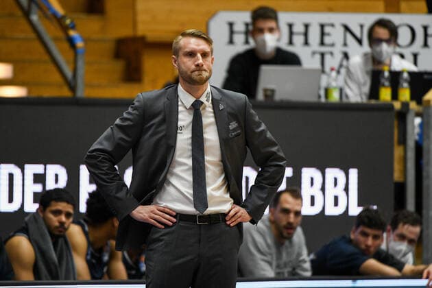 Tuomas Iisalo HAKRO Merlins Crailsheim watches the game, GER, HAKRO Merlins Crailsheim vs Basketball Loewen Braunschweig, 12 02 2021, 18 Spieltag easycredit Basketball Bundesliga, Spielzeit 2020 2021 GER, HAKRO Merlins Crailsheim vs Basketball Loewen Braunschweig, 12 02 2021, 18 Spieltag easycredit Basketball Bundesliga, Spielzeit 2020 2021 Crailsheim Copyright: xEibnerxPressefoto MichaelxMemmlerx EP_MMR