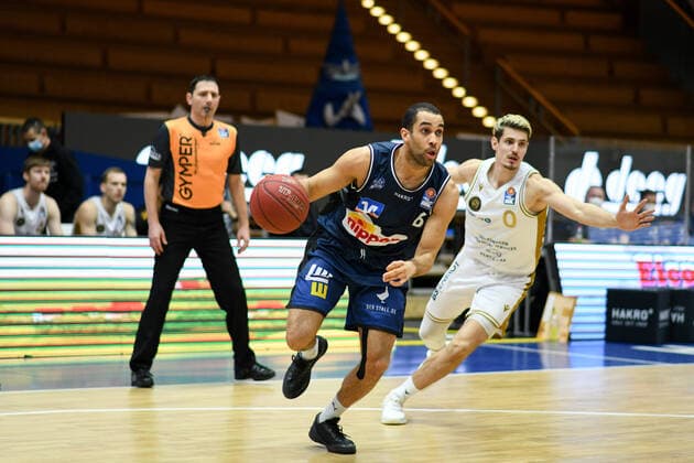 Elias Lasisi HAKRO Merlins Crailsheim in a duel with Lukas Wank Basketball Loewen Braunschweig , GER, HAKRO Merlins Crailsheim vs Basketball Loewen Braunschweig, 12 02 2021, 18 Spieltag easycredit Basketball Bundesliga, Spielzeit 2020 2021 GER, HAKRO Merlins Crailsheim vs Basketball Loewen Braunschweig, 12 02 2021, 18 Spieltag easycredit Basketball Bundesliga, Spielzeit 2020 2021 Crailsheim Copyright: xEibnerxPressefoto MichaelxMemmlerx EP_MMR
