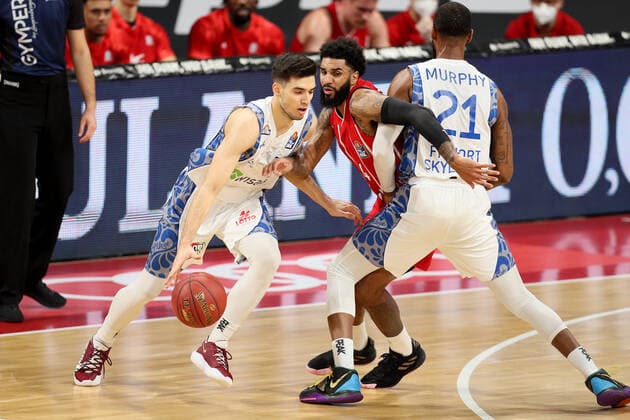 Bruno Vrcic Skyliners and D J Seeley FCBB during the 18th matchday in the Beko BBL Bundesliga on 12 02 2021 GER, Basketballl, Beko BBL Bundesliga, FC Bayern Basketball vs Fraport Skyliners, 12 02 2021 Muenchen Copyright: xMarcelxEngelbrechtx Eibner-Pressefotox EP_met