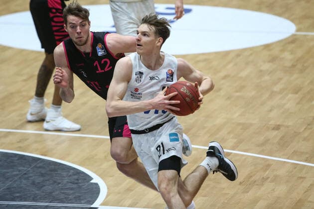 Basketball Germany, 1 Bundesliga, Hamburg Towers Telekom Baskets Bonn, Hamburg, 12 02 2021 Kilian Binapfl Bonn, l Justus Hollatz Towers