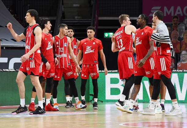 12 02 2021, xemx, Basketball BBL Bundesliga, FC Bayern Muenchen Basketball Fraport Skyliners emspor, v l cheer celebrate at the end of the match Muenchen
