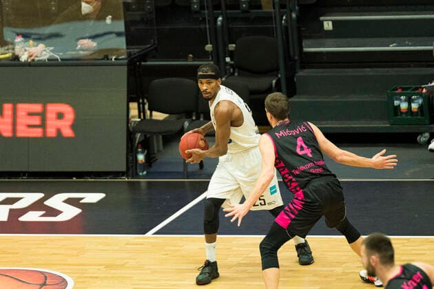 easyCredit Basketball Bundesliga, Hamburg, 12 02 2021 easyCredit Basketball Bundesliga, Hamburg Towers vs Telekom Basket Bonn, game set up by Terry Allen 25 Hamburg Towers Copyright: xBEAUTIFULxSPORTS Mohwinkelx