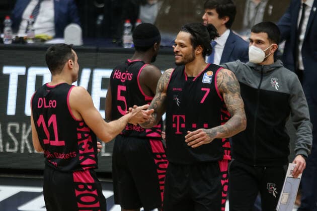 Basketball Germany, 1 Bundesliga, Hamburg Towers Telekom Baskets Bonn, Hamburg, 12 02 2021 Cheers from Chris Babb Bonn