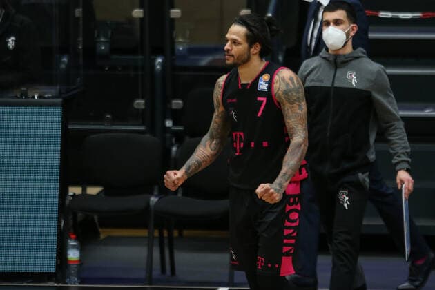 Basketball Germany, 1 Bundesliga, Hamburg Towers Telekom Baskets Bonn, Hamburg, 12 02 2021 Cheers from Chris Babb Bonn