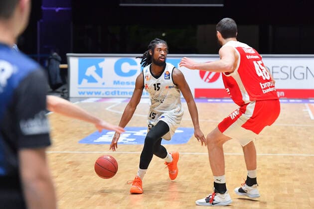 Chemnitz, Germany 12 February 2021 BBL 2020 2021 Niners Chemnitz vs Brose Bamberg v li in duel Marcus Thornton Chemnitz , David Kravish Bamberg , Copyright: xFotostandx xDostmannx