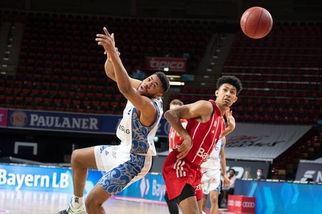 Marco Voeller 33 Fraport Skyliners , Jason George 1 FC Bayern , FC Bayern Basketball vs Fraport Skyliners, BBL, 12 02 2021 Muenchen Bayern Germany Copyright: xkolbert-press UlrichxGamelx