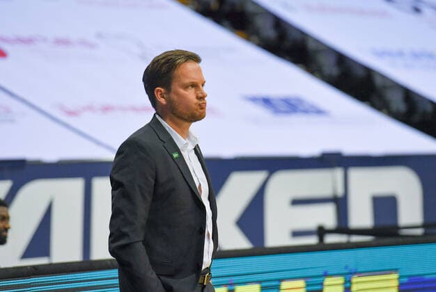 GER, Basketball, EWE Baskets Oldenburg vs JobStairs Giessen 46ers 12 02 2021, EWE Arena, Oldenburg, GER, easy Credit BBL, EWE Baskets Oldenburg vs JobStairs Giessen 46ers, in picture Rolf SCHOLZ Jobstairs Giessen 46ers Headcoach nordphotoxRojahn nph00310