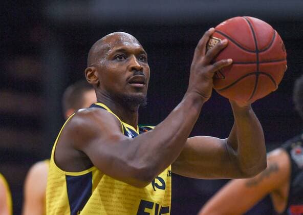 GER, Basketball, EWE Baskets Oldenburg vs JobStairs Giessen 46ers 12 02 2021, EWE Arena, Oldenburg, GER, easy Credit BBL, EWE Baskets Oldenburg vs JobStairs Giessen 46ers, pictured shooting free throw Rickey PAULDING EWE Baskets Oldenburg 23 nordphotoxRojahn nph00310