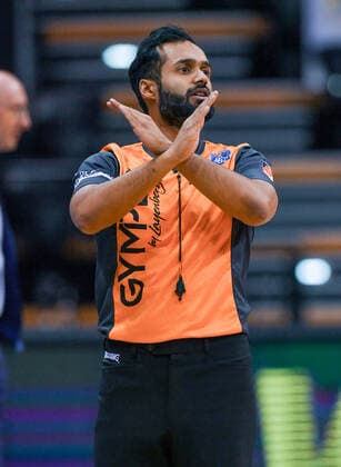 GER, Basketball, EWE Baskets Oldenburg vs JobStairs Giessen 46ers 12 02 2021, EWE Arena, Oldenburg, GER, easy Credit BBL, EWE Baskets Oldenburg vs JobStairs Giessen 46ers, in picture change Radeesh KATTUR referee DBB nordphotoxRojahn nph00310