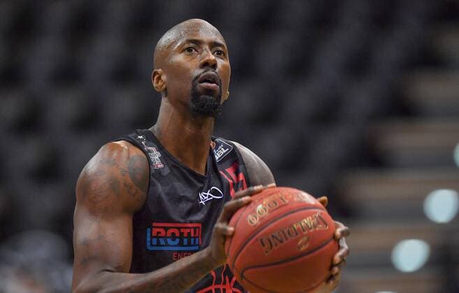 GER, Basketball, EWE Baskets Oldenburg vs JobStairs Giessen 46ers 12 02 2021, EWE Arena, Oldenburg, GER, easy Credit BBL, EWE Baskets Oldenburg vs JobStairs Giessen 46ers, pictured shooting free throw Brandon BOWMAN Jobstairs Giessen 46ers 15 nordphotoxRojahn nph00310