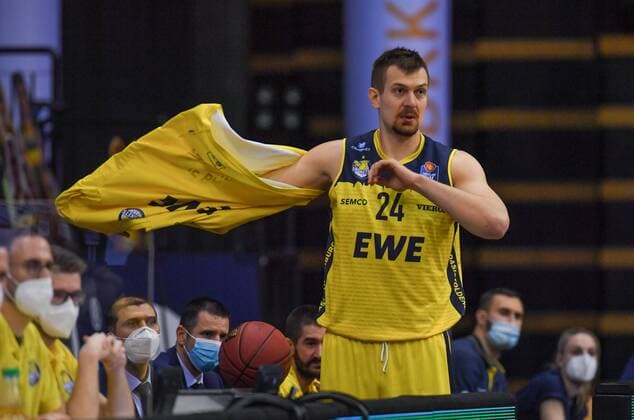 GER, Basketball, EWE Baskets Oldenburg vs JobStairs Giessen 46ers 12 02 2021, EWE Arena, Oldenburg, GER, easy Credit BBL, EWE Baskets Oldenburg vs JobStairs Giessen 46ers, in the picture from the jersey to the field Rasid MAHALBASIC EWE Baskets Oldenburg 24 nordphotoxRojahn nph00310