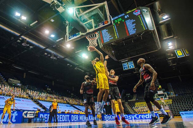 GER, Basketball, EWE Baskets Oldenburg vs JobStairs Giessen 46ers 12 02 2021, EWE Arena, Oldenburg, GER, easy Credit BBL, EWE Baskets Oldenburg vs JobStairs Giessen 46ers, in picture Martin BREUNING EWE Baskets Oldenburg 12 Jonathan STARK Jobstairs Giessen 46ers 1 Brandon BOWMAN Jobstairs Giessen 46ers 15 nordphotoxRojahn nph00310