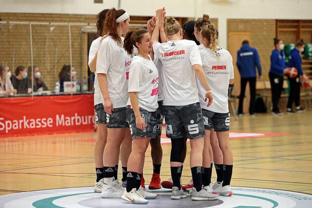 12 02 2021, xovx, Basketball Damen, DBBL, 1 Bundesliga, BC Pharmaserv Marburg TSV 1880 Wasserburg The players of TSV 1880 Wasserburg swear in Marburg Sporthalle Georg Gaßmann Stadion Hessen Germany EN