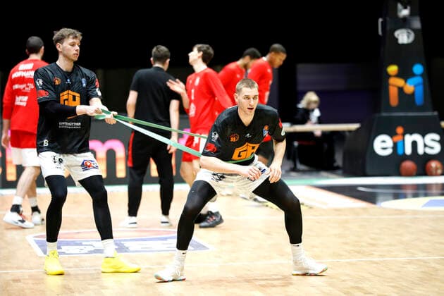 12 02 2021, easyCredit Basketball Bundesliga, BBL, season 2020 2021, men, Chemnitz Niners Brose Bamberg Jan Niklas Wimberg, Niners Chemnitz, Jonas Richter, Niners Chemnitz Chemnitz Fair Chemnitz Saxony Germany