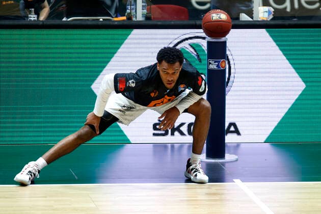 12 02 2021, easyCredit Basketball Bundesliga, BBL, season 2020 2021, men, Chemnitz Niners Brose Bamberg George King, Niners Chemnitz Chemnitz Fair Chemnitz Saxony Germany