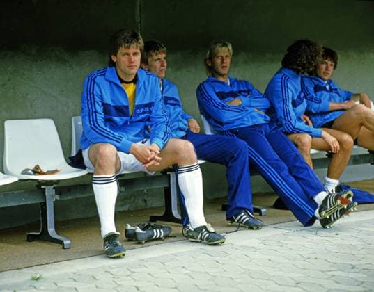 14.06.84 Portugal - Deutschland Frankreich, Straßburg, 14.06.1984, Fussball, UEFA EM Europameisterschaft 1992 in Frankreich, Portugal - DFB Deutschland (0:0): v.l. Helmut Roleder, Norbert Meier, Hans-Günther Bruns, Ralf Falkenmayer, Lothar Matthäus (alle Deutschland). *** 14 06 84 Portugal Germany France, Strasbourg, 14 06 1984, Football, UEFA European Championship 1992 in France, Portugal DFB Germany 0 0 f l Helmut Roleder, Norbert Meier, Hans Günther Bruns, Ralf Falkenmayer, Lothar Matthäus all Germany