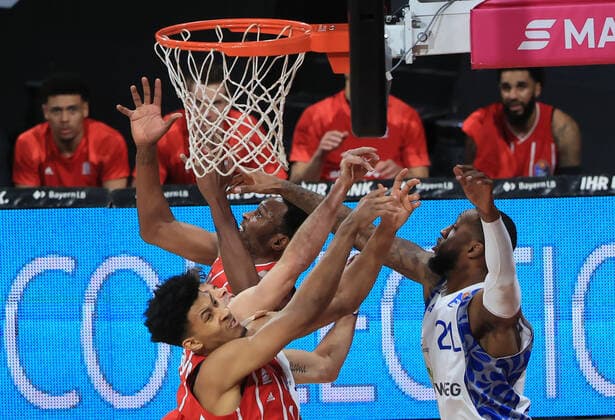 12 02 2021, BBL, FC Bayern Basketball vs Fraport Skyliners, Audi Dome Muenchen Basketball, sports, in picture Jason George FCB Basketball , JaJuan Johnson FCB Basketball and Kamari Murphy Fraport Skyliners.