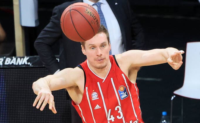 12 02 2021, BBL, FC Bayern Basketball vs Fraport Skyliners, Audi Dome Muenchen Basketball, sports, in the picture Leon Radosevic FCB Basketball