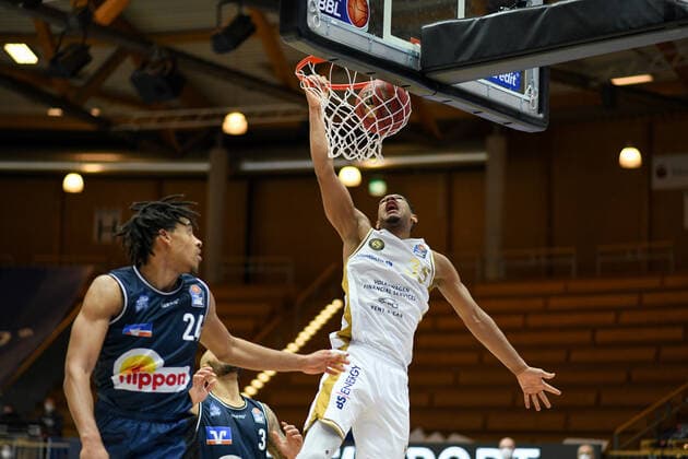 Karim Jallow Basketball Loewen Braunschweig at the basket, GER, HAKRO Merlins Crailsheim vs Basketball Loewen Braunschweig, 12 02 2021, 18 Spieltag easycredit Basketball Bundesliga, Spielzeit 2020 2021 GER, HAKRO Merlins Crailsheim vs Basketball Loewen Braunschweig, 12 02 2021, 18 Spieltag easycredit Basketball Bundesliga, Spielzeit 2020 2021 Crailsheim Copyright: xEibnerxPressefoto MichaelxMemmlerx EP_MMR