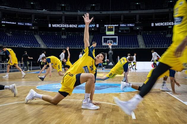 Basketball Berlin12 02 2021 Season 2020 2021 BBL 1 Bundesliga easyCredit BBL Alba Berlin medi Bayreuth Simone Fontecchio Alba Berlin, No 20 warmup
