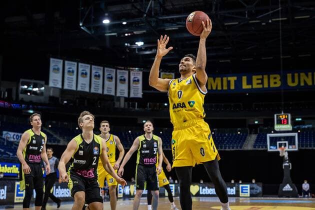 Basketball Berlin12 02 2021 Season 2020 2021 BBL 1 Bundesliga easyCredit BBL Alba Berlin medi Bayreuth Maodo Lo Alba Berlin, No 00 Nico Wenzl Bayreuth, No 02