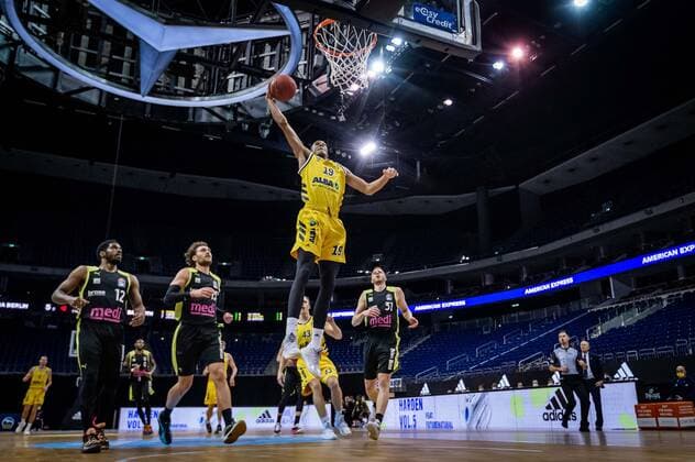 Basketball Berlin12 02 2021 Season 2020 2021 BBL 1 Bundesliga easyCredit BBL Alba Berlin medi Bayreuth Louis Olinde Alba Berlin, No 19