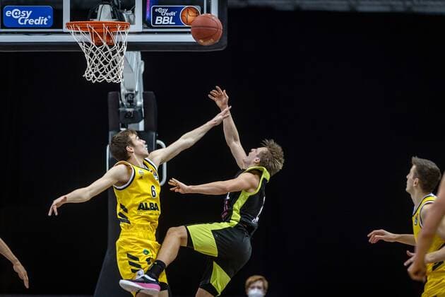 Basketball Berlin12 02 2021 Season 2020 2021 BBL 1 Bundesliga easyCredit BBL Alba Berlin medi Bayreuth Nico Wenzl Bayreuth, No 02 Malte Delow Alba Berlin