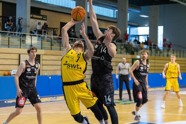 Besnik Bekteshi Tigers Tübingen, 7 Sebastian Schröder Nürnberg Falcons, 14 ¨¨¨Tigers Tübingen vs Nürnberg Falcons, 2 basketball, Bundesliga, Pro A, Barmer 2 basketball, matchday 21, season 2020 2021, 13 02 2021, ¨¨ Tigers Tübingen Nürnberg Falcons, basketball, 2 Bundesliga, Barmer 2 basketball, matchday 21, season 2020 2021, 13 02 2021 Rottenburg am Neckar. Copyright: xNinaxSander xEibnerxPressefotoxIx EP_NSR