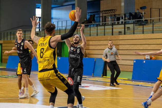 Enosch Wolf Tigers Tübingen, 8 Martin Bogdanov Nürnberg Falcons, 6 ¨¨¨Tigers Tübingen vs Nürnberg Falcons, 2 Basketball, Bundesliga, Pro A, Barmer 2 Basketball, Matchday 21, Season 2020 2021, 13 02 2021, ¨¨ Tigers Tübingen Nürnberg Falcons, Basketball, 2 Bundesliga, Barmer 2 Basketball, Matchday 21, Season 2020 2021, 13 02 2021 Rottenburg am Neckar. Copyright: xNinaxSander xEibnerxPressefotoxIx EP_NSR