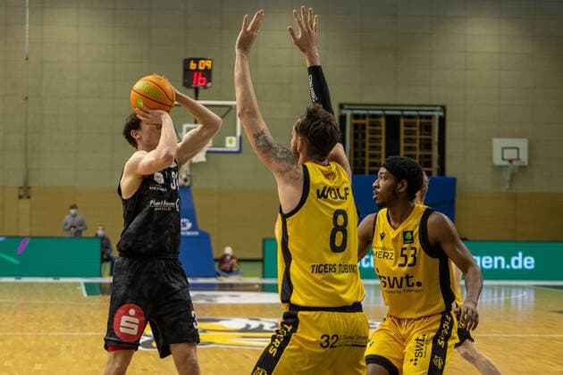 Jackson Kent Nürnberg Falcons, 34 Enosch Wolf Tigers Tübingen, 8 Isaiah Crawley Tigers Tübingen, 53 ¨¨¨Tigers Tübingen vs Nürnberg Falcons, 2 Basketball, Bundesliga, Pro A, Barmer 2 Basketball, Matchday 21, Season 2020 2021, 13 02 2021, ¨¨ Tigers Tübingen Nürnberg Falcons, Basketball, 2 Bundesliga, Barmer 2 Basketball, Matchday 21, Season 2020 2021, 13 02 2021 Rottenburg am Neckar. Copyright: xNinaxSander xEibnerxPressefotoxIx EP_NSR
