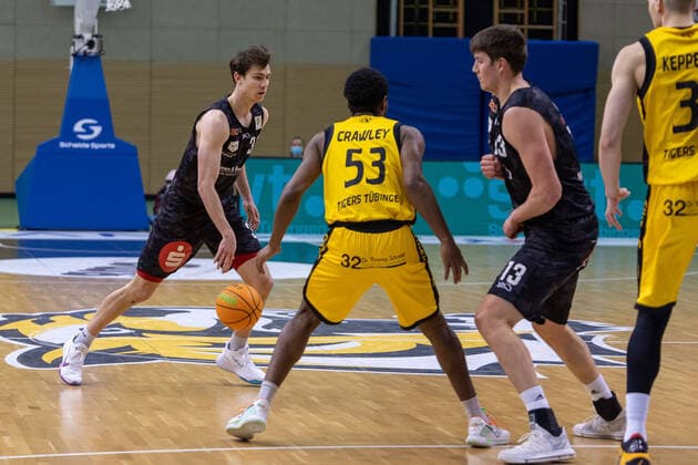 Jackson Kent Nürnberg Falcons, 34 Isaiah Crawley Tigers Tübingen, 53 Jonathan Maier Nürnberg Falcons, 13 ¨¨¨Tigers Tübingen vs Nürnberg Falcons, 2 Basketball, Bundesliga, Pro A, Barmer 2 Basketball, Spieltag 21, Spielzeit 2020 2021, 13 02 2021, ¨¨ Tigers Tübingen Nürnberg Falcons, Basketball, 2 Bundesliga, Barmer 2 Basketball, Spieltag 21, Spielzeit 2020 2021, 13 02 2021 Rottenburg am Neckar. Copyright: xNinaxSander xEibnerxPressefotoxIx EP_NSR