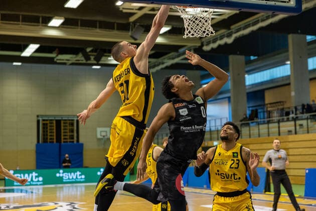 Daniel Keppeler Tigers Tübingen, 31 Tra Holder Nürnberg Falcons, 0 Troy Simons Tigers Tübingen, 23 ¨¨Tigers Tübingen vs Nürnberg Falcons, 2 Basketball, Bundesliga, Pro A, Barmer 2 Basketball, Matchday 21, Season 2020 2021, 13 02 2021, ¨¨ Tigers Tübingen Nürnberg Falcons, Basketball, 2 Bundesliga, Barmer 2 Basketball, Matchday 21, Season 2020 2021, 13 02 2021 Rottenburg am Neckar. Copyright: xNinaxSander xEibnerxPressefotoxIx EP_NSR
