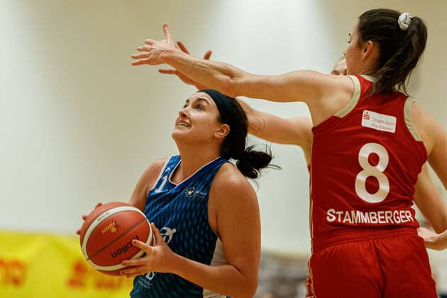 Hannover, Germany 13 February 2021 1 BBL Women 2020 2021 TK Hannover vs SNP BasCats USC Heidelberg v li in duel Fallyn Dee Freije Heidelberg and Tessa Stammberger Hannover Sporthalle Birkenstraße Niedersachsen Copyright: xFotostandx xxMattheyx