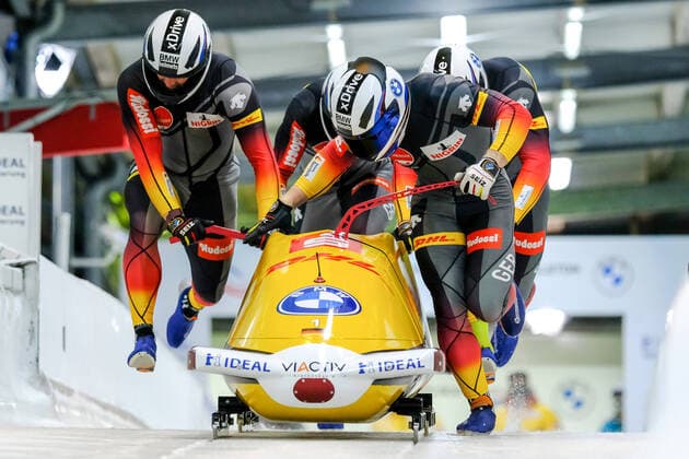 Bilder des Jahres 2021, Sport 02 Februar Sport Themen der Woche KW06 Sport Bilder des Tages IBSF Weltmeisterschaft Bob + Skeleton 2021 in Altenberg. 2. Lauf - Viererbob Herren am 13.02.2021. Team Deutschland - Francesco Friedrich, Thorsten Margis, Candy Bauer, Alexander Schueller. *** IBSF World Championship Bob Skeleton 2021 in Altenberg 2 run four-man bob on 13 02 2021 Team Germany Francesco Friedrich, Thorsten Margis, Candy Bauer, Alexander Schueller