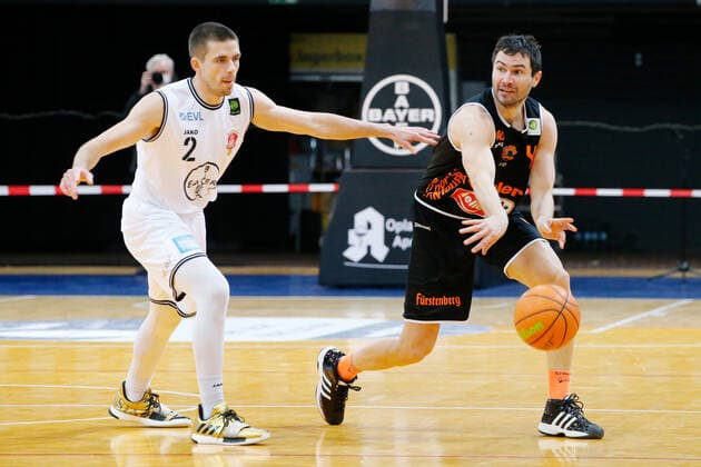 Leverkusen, Germany 13 February 2021 2 BBL Pro A 2020 2021 Bayer Giants Leverkusen vs Wiha Panthers Schwenningen v li in the duel Wyatt Lohaus Bayer Giants Leverkusen and Ivan Mikulic Wiha Panthers Ostermann Arena Nordrhein Westfalen Copyright: xFotostandx xvanxderxVeldenx