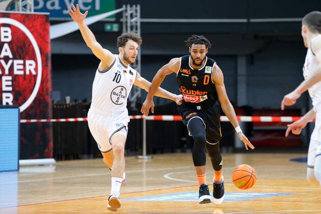 Leverkusen, Germany 13 February 2021 2 BBL Pro A 2020 2021 Bayer Giants Leverkusen vs Wiha Panthers Schwenningen v li in the duel Haris Hujic Bayer Giants Leverkusen and Courtney Stockard Wiha Panthers Ostermann Arena Nordrhein Westfalen Copyright: xFotostandx xvanxderxVeldenx
