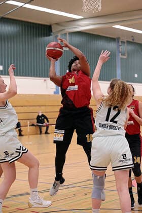 13 02 2021, xovx, Basketball Women, DBBL, 2 Bundesliga Nord, Bender Baskets Grünberg RheinLand Lions v l Elisa Mevius Bender Baskets Gruenberg , Brianna Lee Rollerson Rheinland Lions , Carlice Poelstra Bender Baskets Gruenberg , Kimberly Pohlmann Rheinland Lions Grünberg Sporthalle Theo Koch Schule Hessen Germany EN