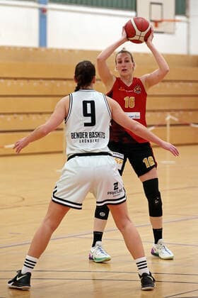 13 02 2021, xovx, Basketball Women, DBBL, 2 Bundesliga Nord, Bender Baskets Grünberg RheinLand Lions v l Isabell Meinhart Bender Baskets Gruenberg , Birte Thimm Rheinland Lions Grünberg Sporthalle Theo Koch Schule Hessen Deutschland DE