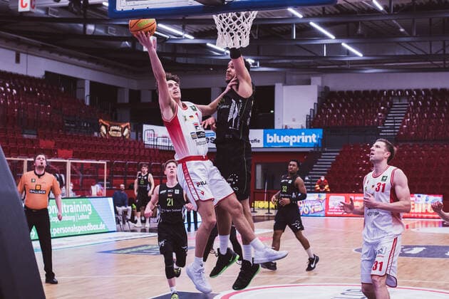 ProA 21 Spieltag Artland Dragons vs TEAM EHINGEN URSPRING, 13 02 2021 Zachary Christopher Ensminger Artland Dragons, 1 , Akim Jamal Jonah TEAM EHINGEN URSPRING, 34 ProA 21 Spieltag Artland Dragons vs TEAM EHINGEN URSPRING on 13 02 2021 in Quakenbrueck Artland Arena , Germany, Copyright: xBEAUTIFULxSPORTS Neddermannx