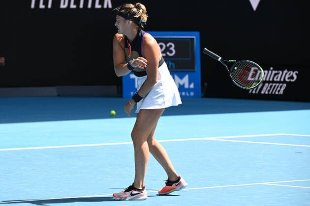 Sport Bilder des Tages TENNIS AUSTRALIAN OPEN, Aryna Sabalenka of Belarus throws her raquet during her fourth Round Women s singles match against Serena Williams of the United States on Day 7 of the Australian Open at Melbourne Park in Melbourne, Sunday, February 14, 2021. ( NO ARCHIVING, EDITORIAL USE ONLY, NO USE IN BOOKS WITHOUT CONSENT MELBOURNE VIC AUSTRALIA  Copyright: xDEANxLEWINSx 20210214001520484443