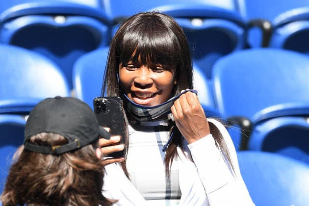 TENNIS AUSTRALIAN OPEN, Venus Williams smiles as her sister Serena Williams of the United States wins her fourth Round Women s singles match against Aryna Sabalenka of Belarus on Day 7 of the Australian Open at Melbourne Park in Melbourne, Sunday, February 14, 2021. ( NO ARCHIVING, EDITORIAL USE ONLY, NO USE IN BOOKS WITHOUT CONSENT MELBOURNE VIC AUSTRALIA  Copyright: xDAVExHUNTx 20210214001520486155