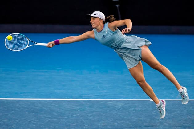 MELBOURNE, VIC - FEBRUARY 14: Iga Swiatek of Poland returns the ball during round 4 of the 2021 Australian Open on February 14 2020, at Melbourne Park in Melbourne, Australia. (Photo by Jason Heidrich Icon Sportswire) TENNIS: FEB 14 Australian Open Icon2102141927