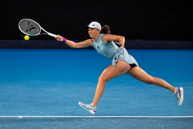 MELBOURNE, VIC - FEBRUARY 14: Iga Swiatek of Poland returns the ball during round 4 of the 2021 Australian Open on February 14 2020, at Melbourne Park in Melbourne, Australia. (Photo by Jason Heidrich Icon Sportswire) TENNIS: FEB 14 Australian Open Icon2102142077