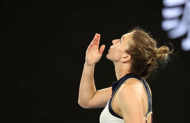 (210214) -- MELBOURNE, Feb. 14, 2021 -- Simona Halep reacts during the women s singles 4th round match between Simona Halep of Romania and Iga Swiatek of Poland at the Australian Open 2021 tennis tournament in Melbourne Park, Melbourne, Australia, on Feb. 14, 2021. ) (SP)AUSTRALIA-MELBOURNE-TENNIS-AUSTRALIAN OPEN-DAY 7 BaixXuefei 